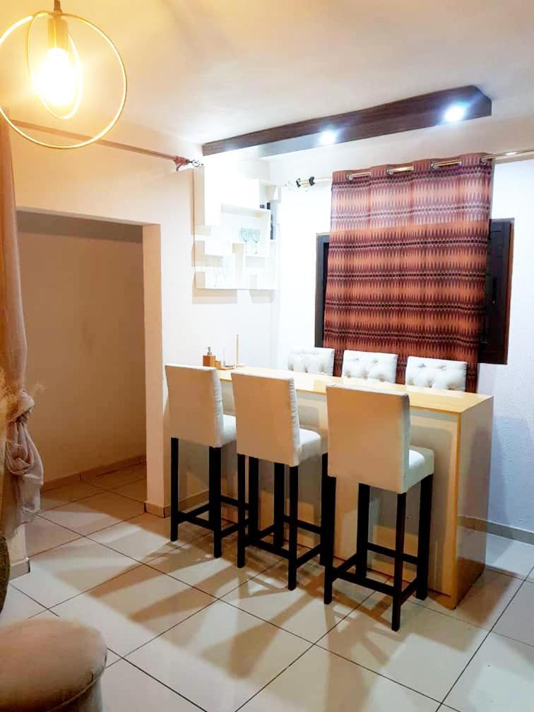 Apartamento La Maison Bleue - 2 Pieces Haut Standing Abiyán Exterior foto